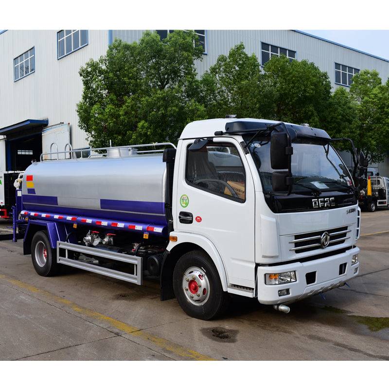 Dongfeng  4x2 9000L sprinkler truck