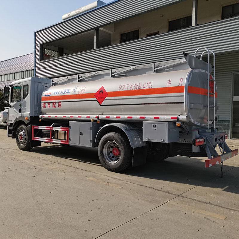 Dongfeng 4*2 11000L oil tank truck