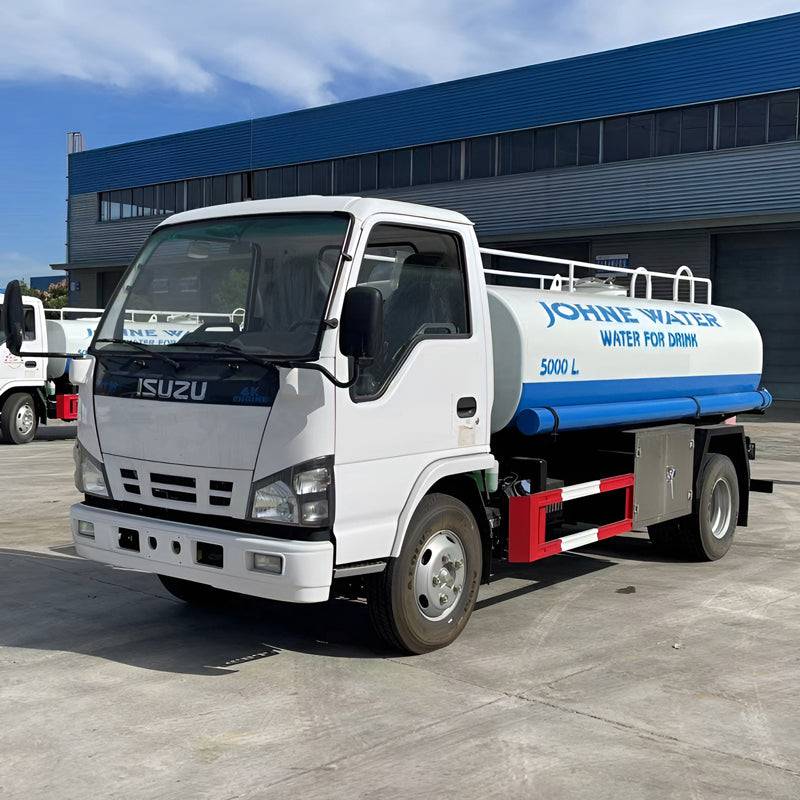 ISUZU 4X2 5000L  sprinkler truck