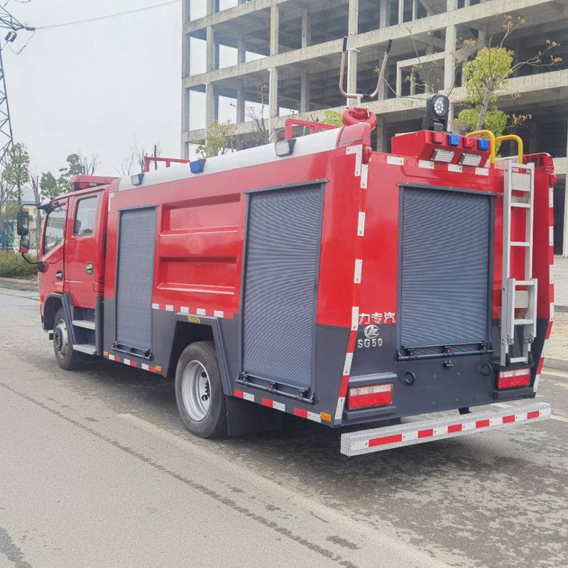 Dongfeng  4X2  5000L  foam fire truck