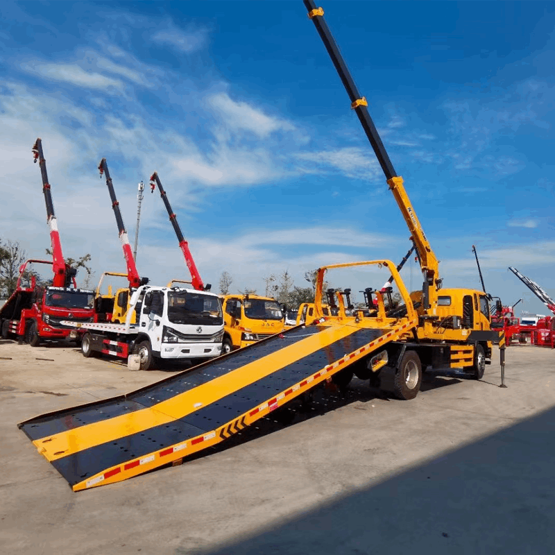 HOWO  4*2 Clearance truck with crane heavy machine