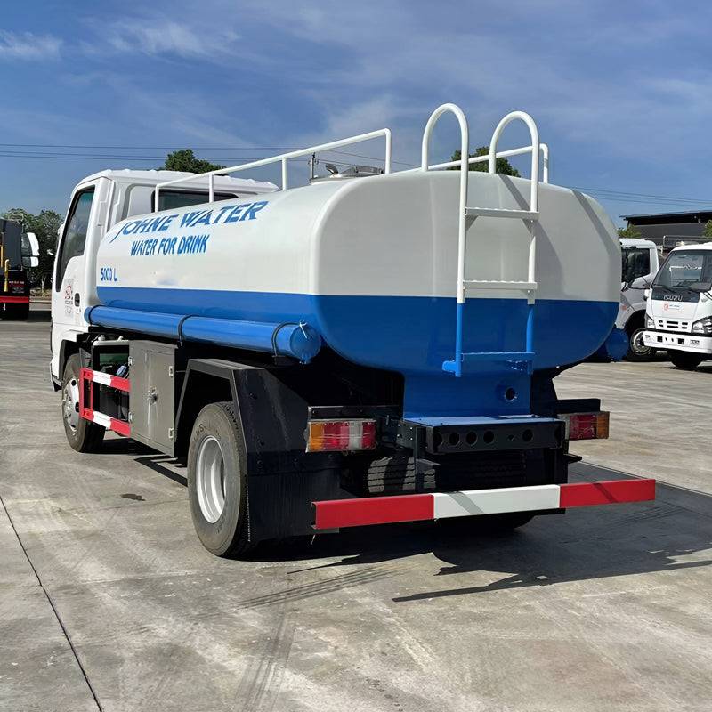 ISUZU 4X2 5000L  sprinkler truck