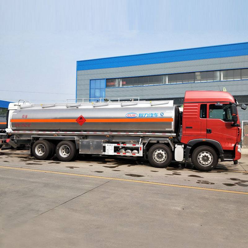 HOWO 8*4 30000L oil tank truck