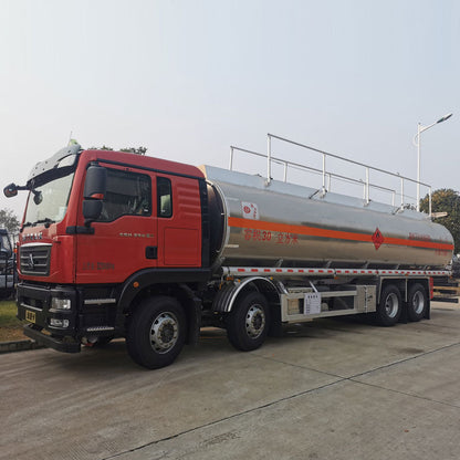 HOWO 8*4 30000L oil tank truck