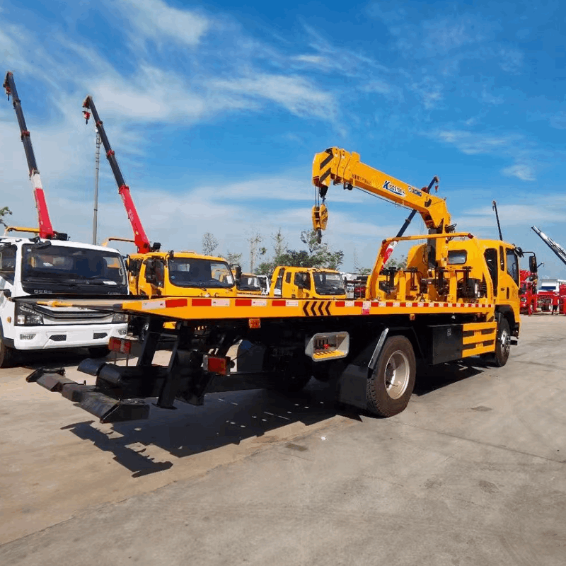 HOWO  4*2 Clearance truck with crane heavy machine