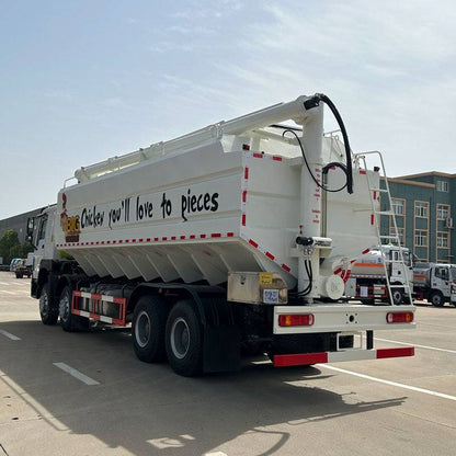 HOWO 8*4 40000L bulk feed truck