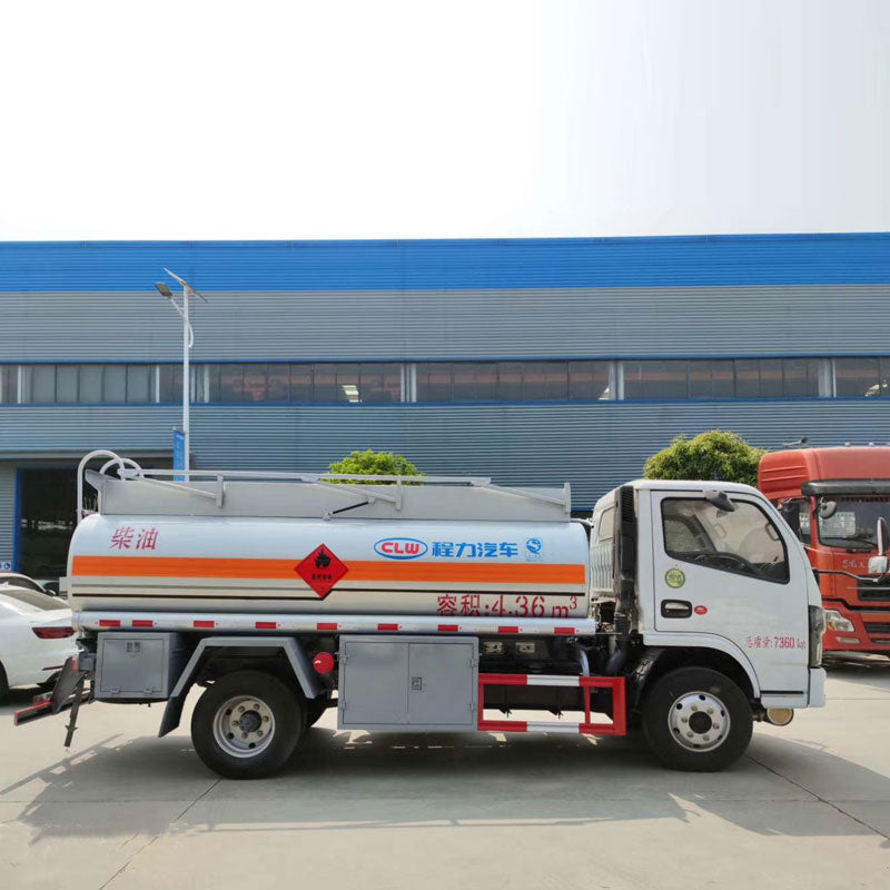 Dongfeng 4*2 4400L oil tank truck